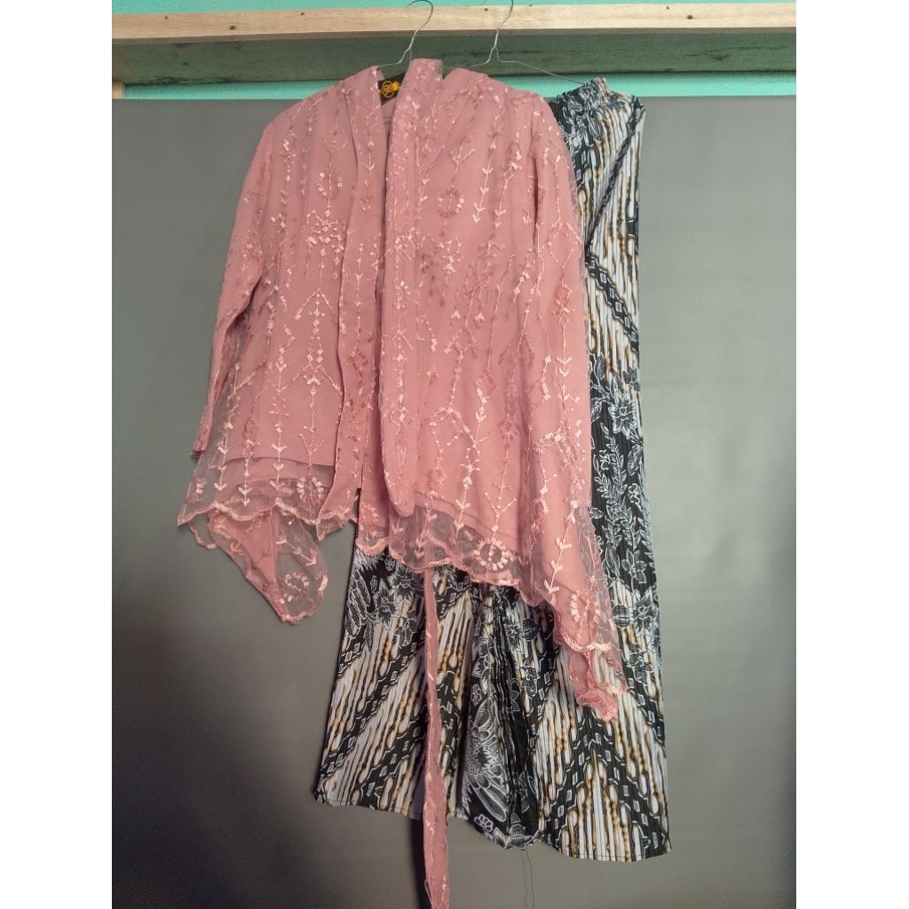 Kebaya Brokat Dewasa modern
