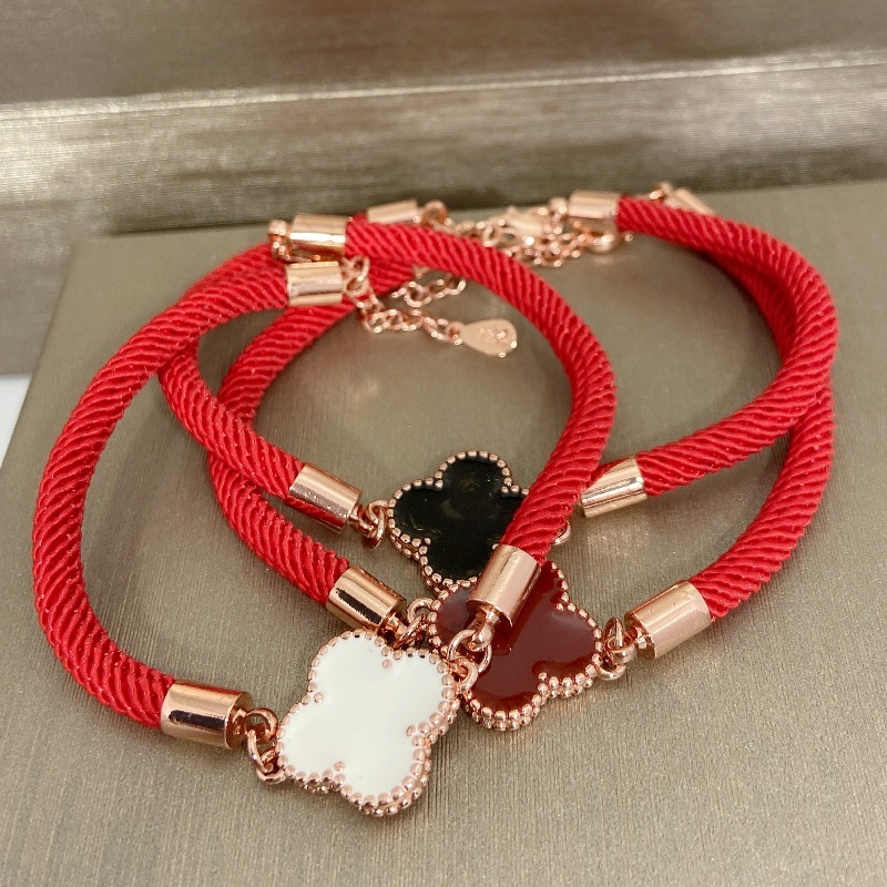 elang Bunga Clover Titanium Tali Merah - Gelang Tipe Bunga Clover Import CHINA Original