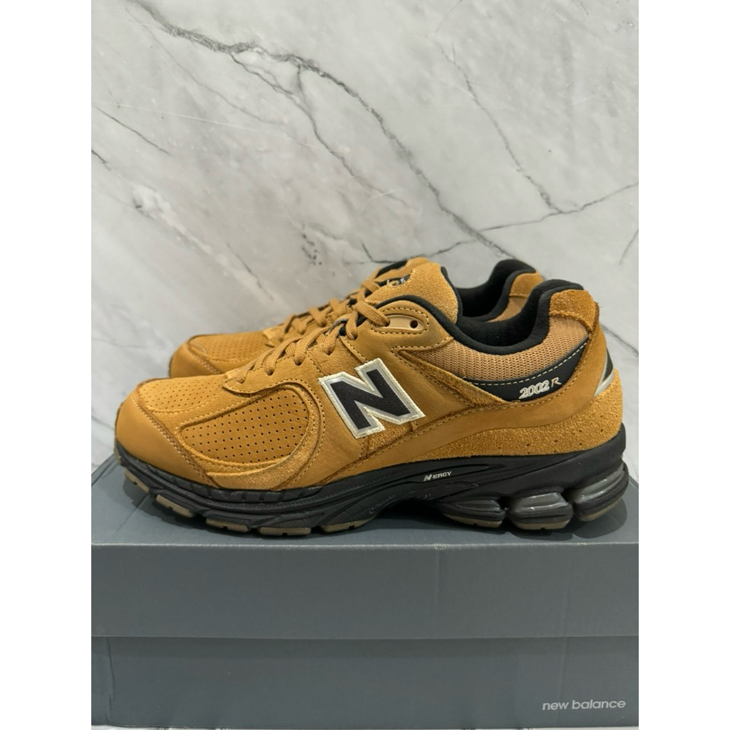 New Balance 2002R Tobacco  Us 10 // Eur 44 Pads (9.9/10) *Used 1-2x