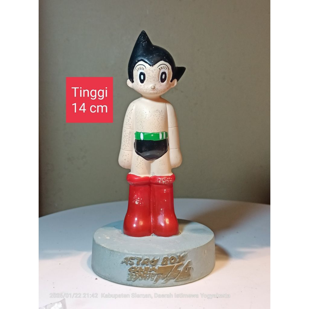 action figure patung astroboy kondisi sesuai foto