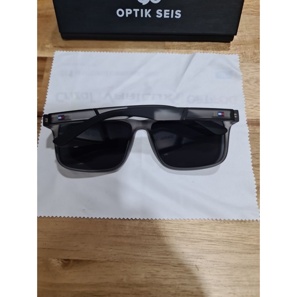 TOMMY HILFIGER Kacamata Lensa Hitam