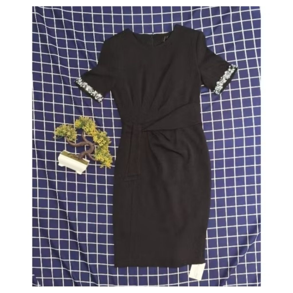 dress pesta mewah hitam polos lengan pendek swaroski