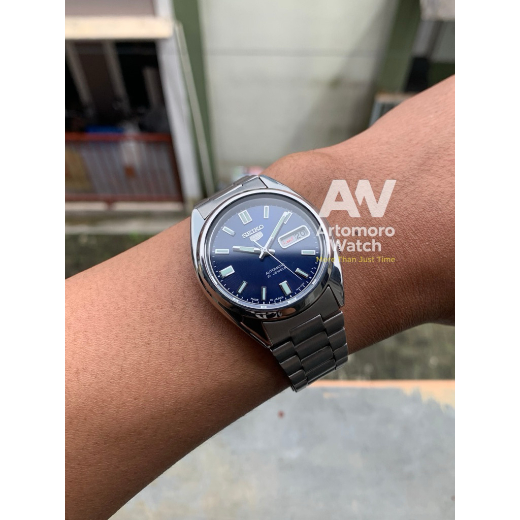Seiko 5 SNXS77J1 ‘Oyster’ Blue Dial Sunburst