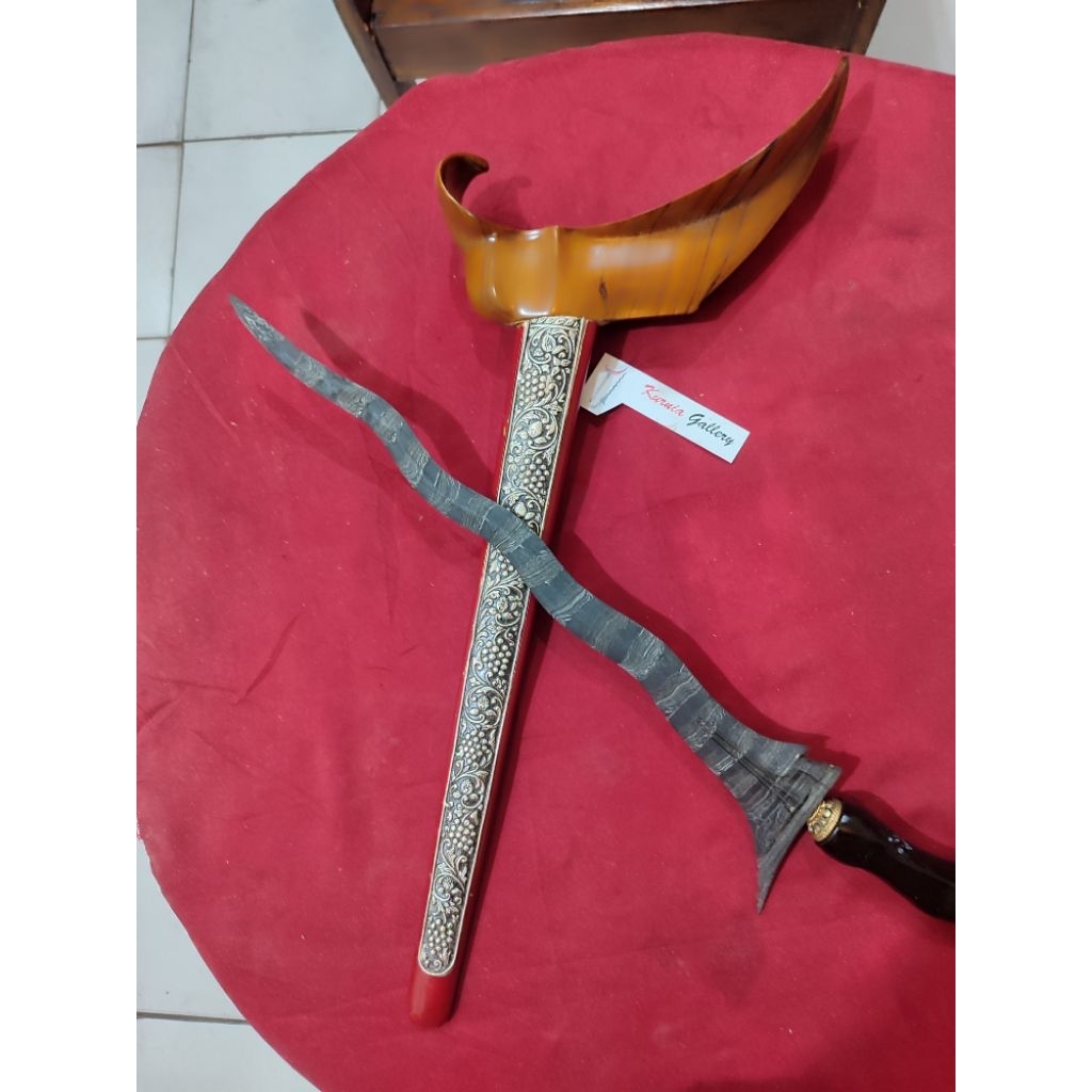 Keris  Luk 7 pamor korowelang pandan iris