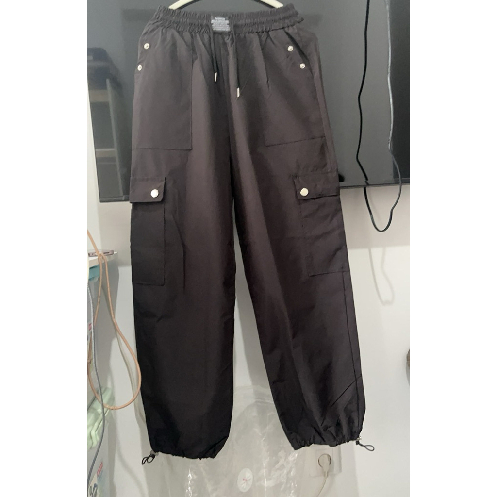 [PRELOVED] Black Cargo Pants Parasut