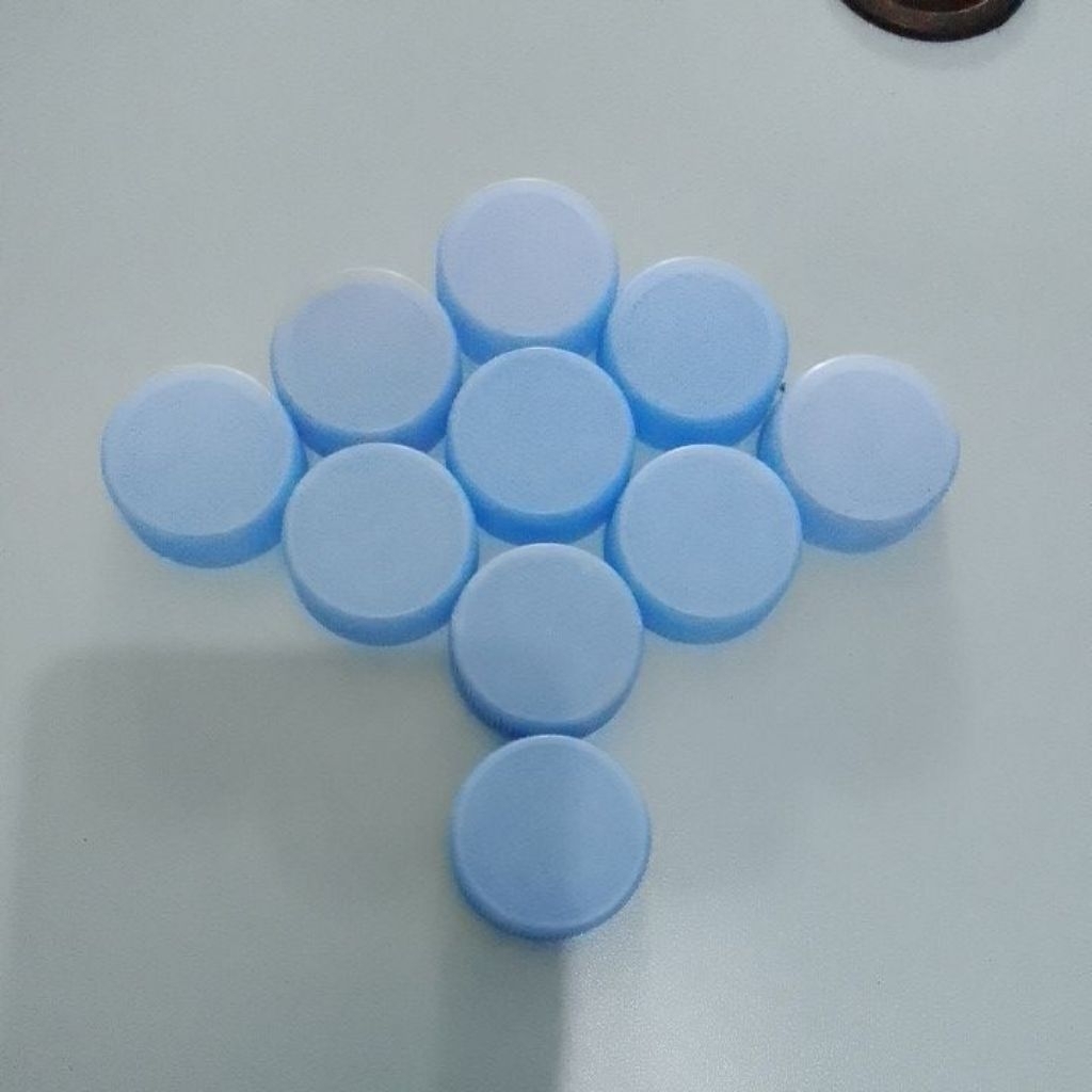 Tutup Botol Biru Muda Le Minerale Bekas Bersih