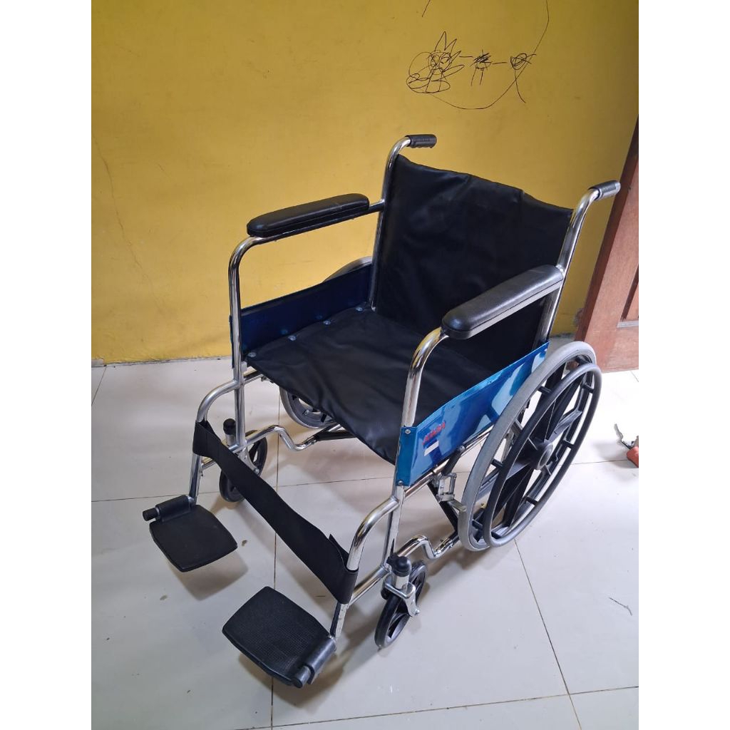 KURSI RODA BEKAS KURSI RODA MEDIS SEKEN MODEL RACING TINGAL PAKAI UDAH DI SERVIS KURSI RODA TERMURAH