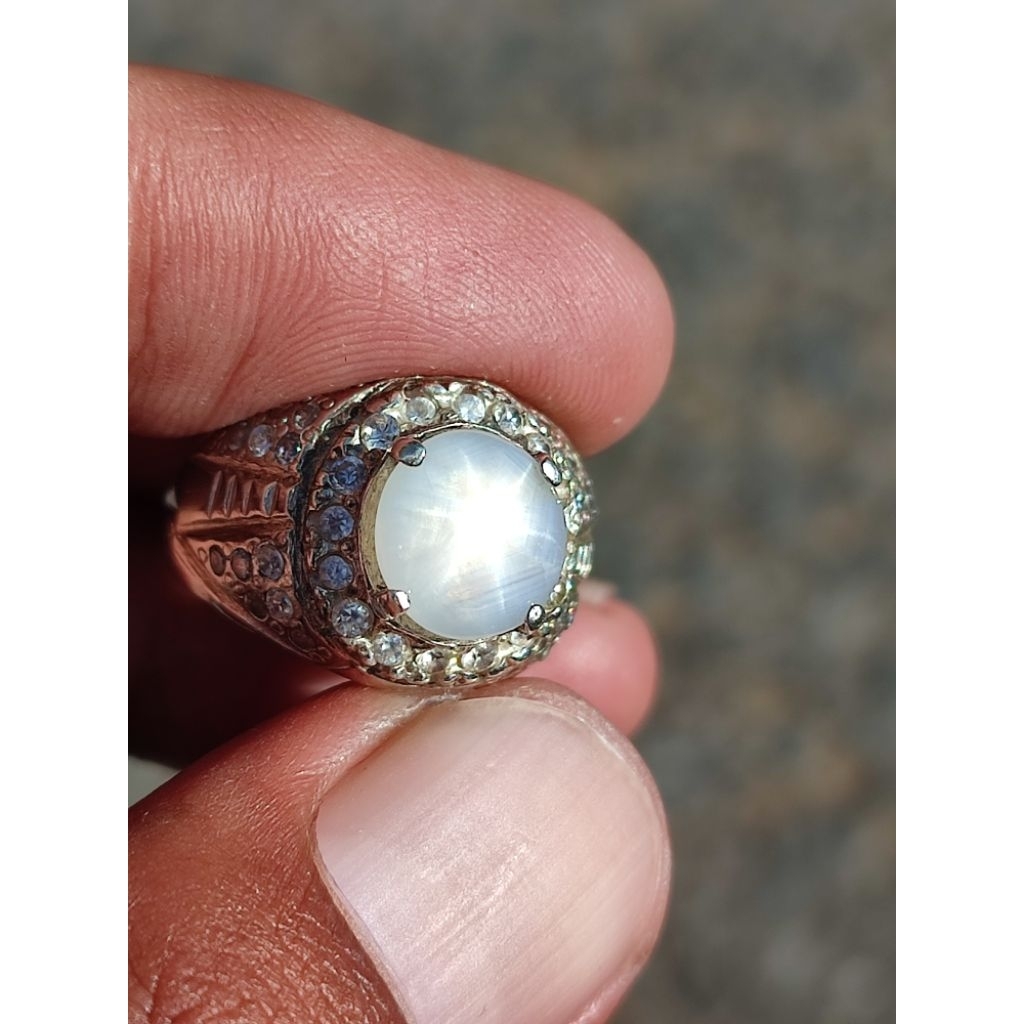 NATURAL WHITE SAPPHIRE