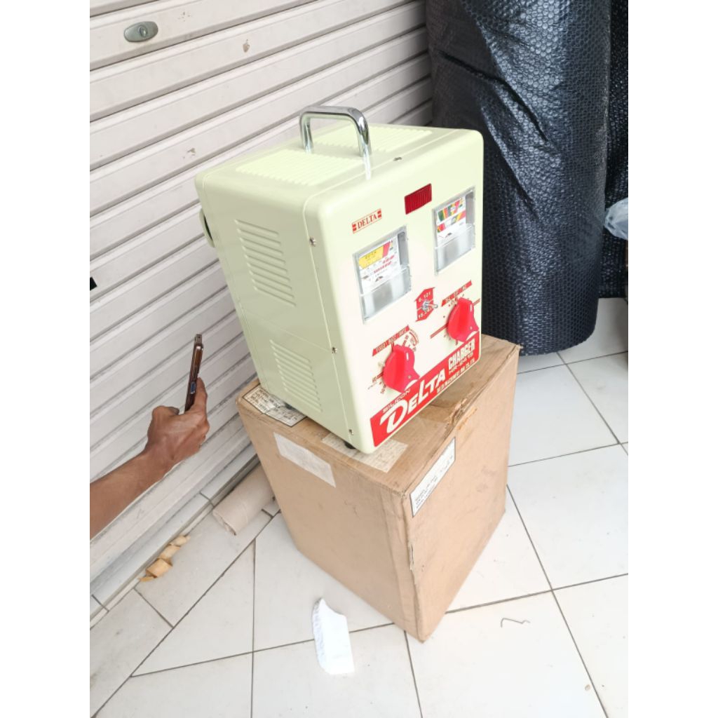 Battery Charger DELTA 15A HR 2415