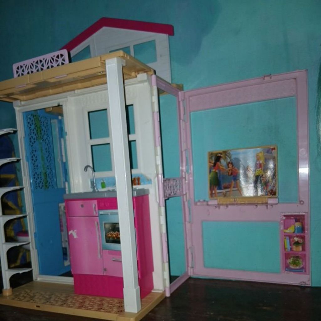 Rumah barbie mainan