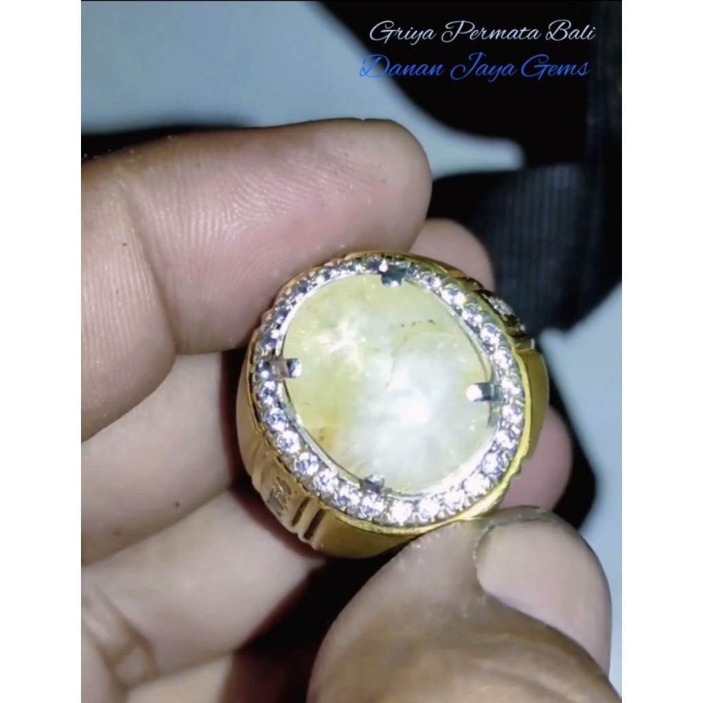 yellow safir ceylon