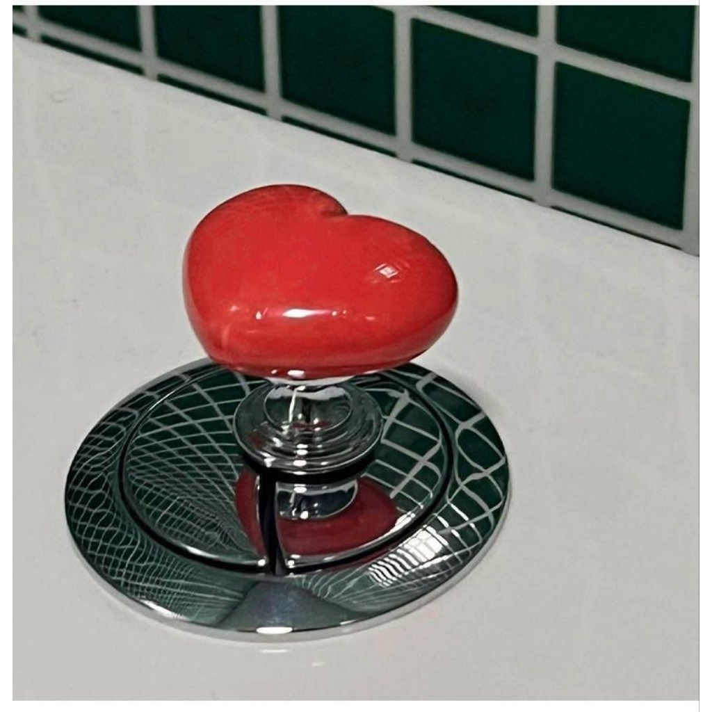 Tombol Toilet Flush Bentuk Hati Handle Pnegangkat Tutup Closet