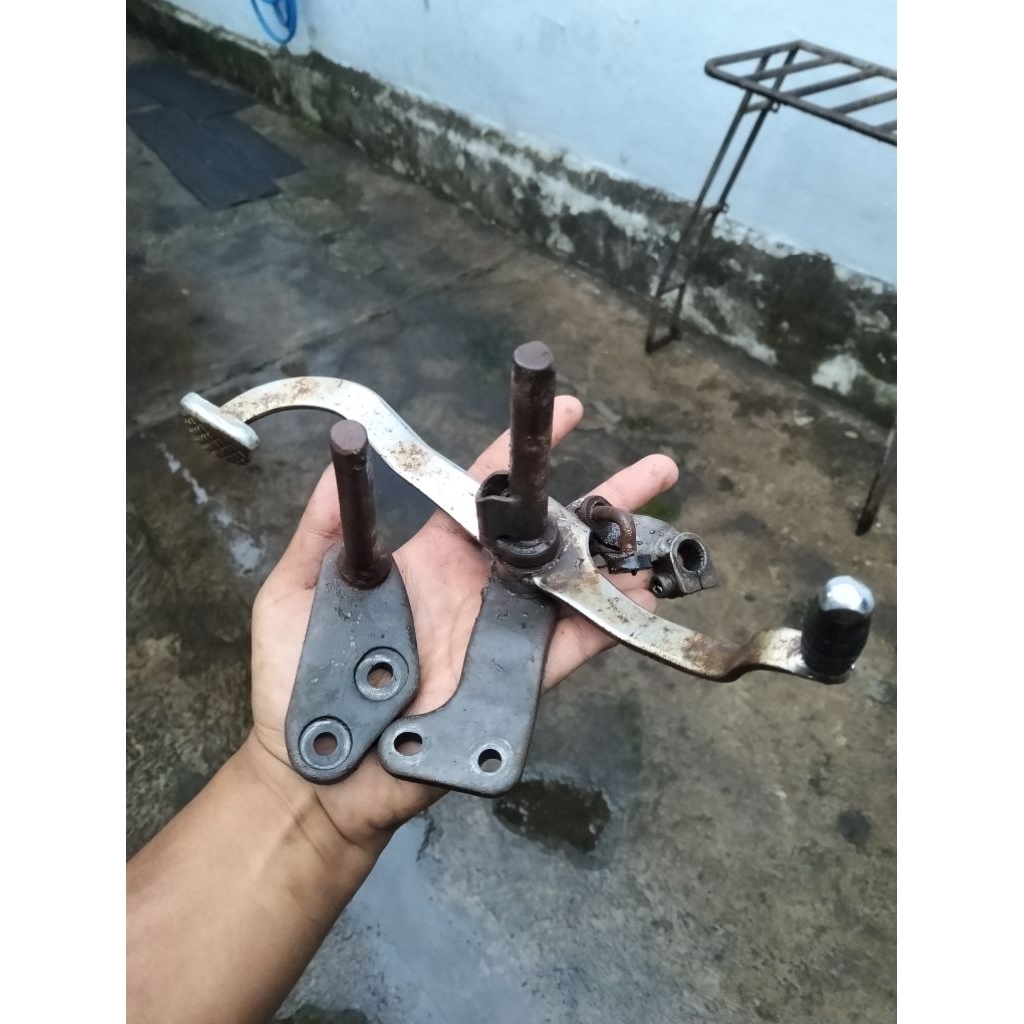 Footstep depan set pijakan persneling satria Fu original copotan