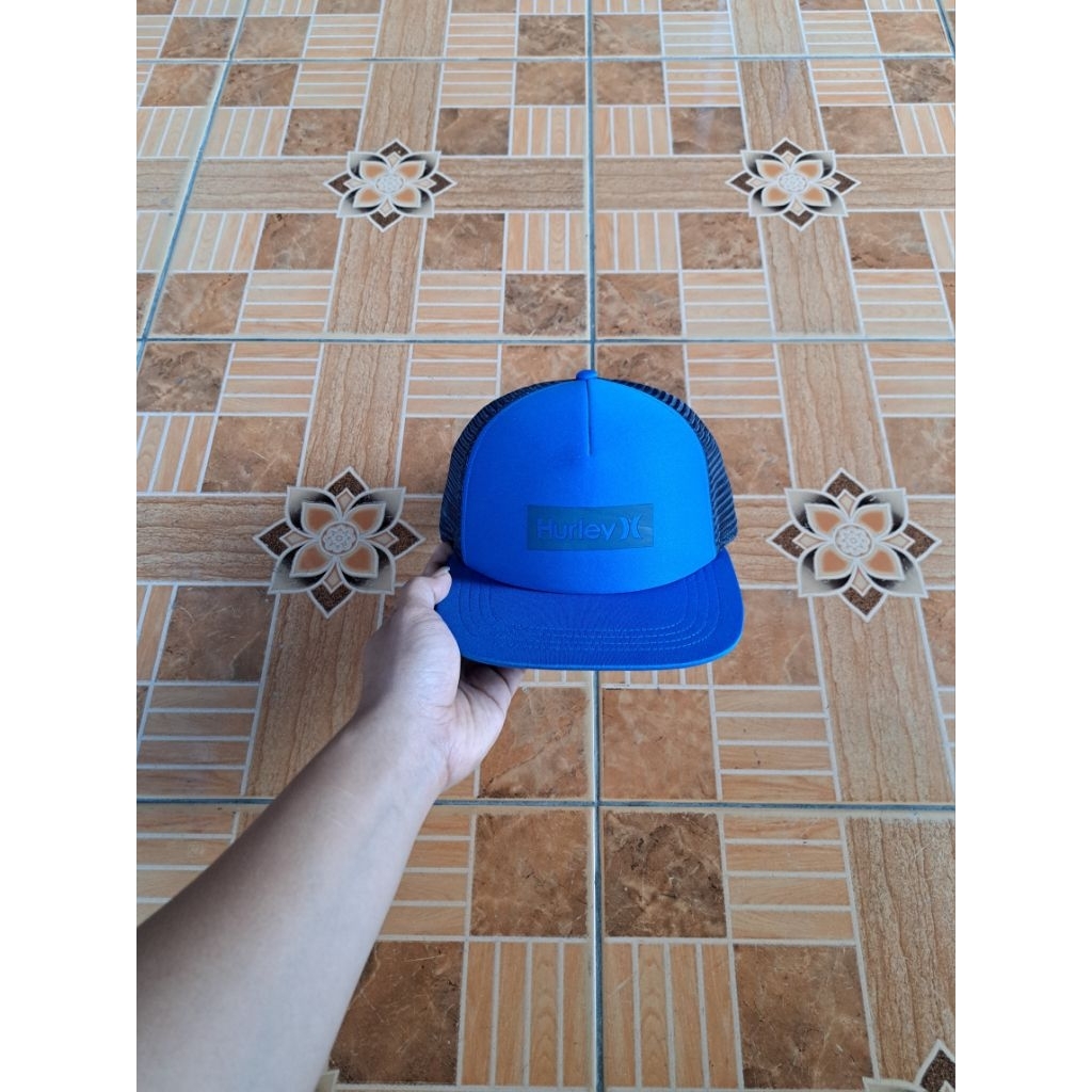 TOPI HURLEY