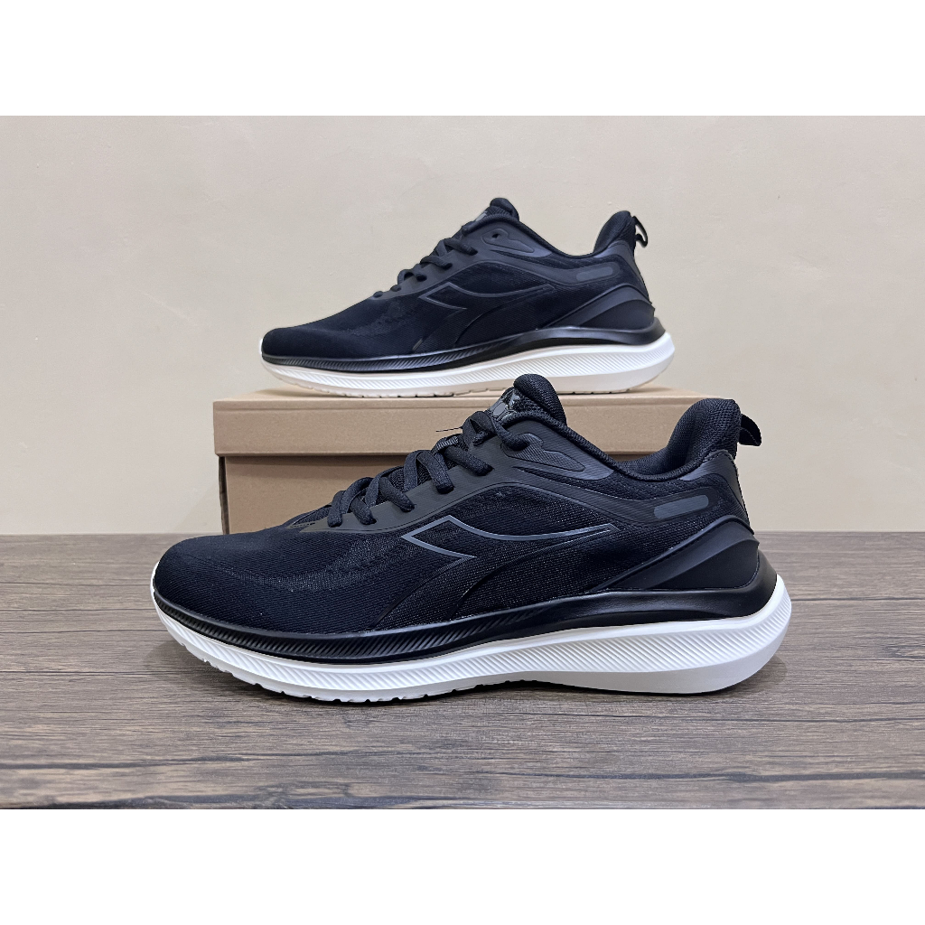 Sepatu sekolah casual unisex Diadora Nasik Black Hitam Original
