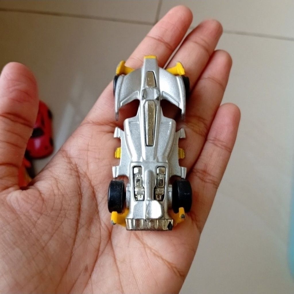Preloved - Hotwheels Jet Threat Car/mobil mainan anak Hot Wheels