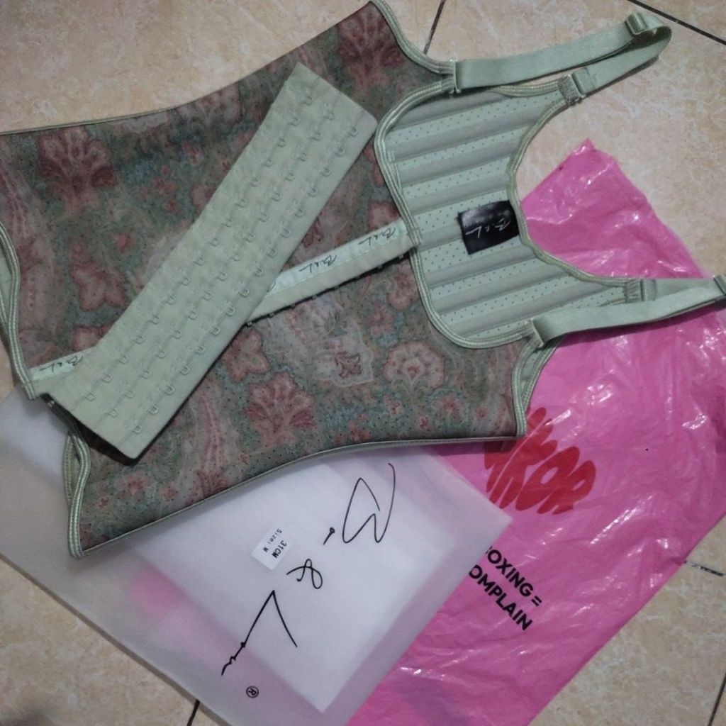 korset cikor longso obsidian batik.