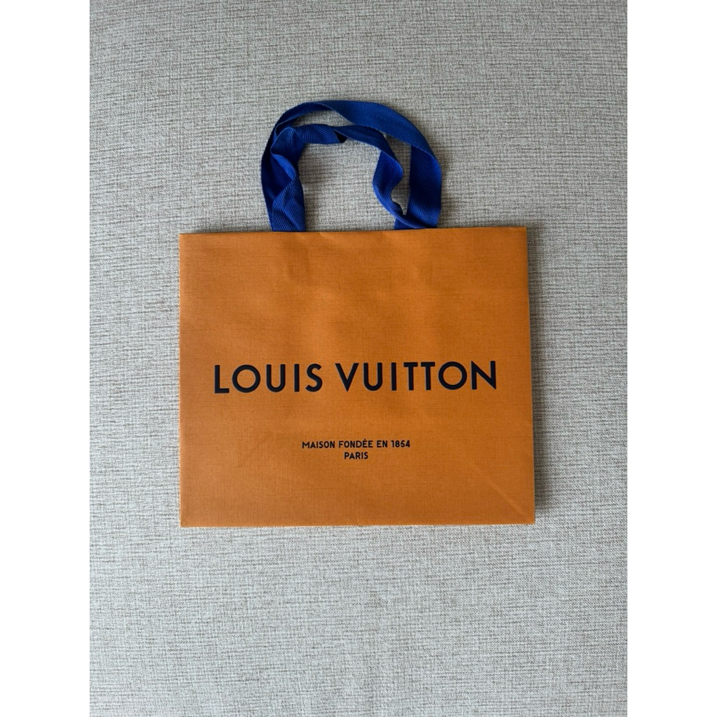 Paper bag LV authentic size 25x21x15 cm