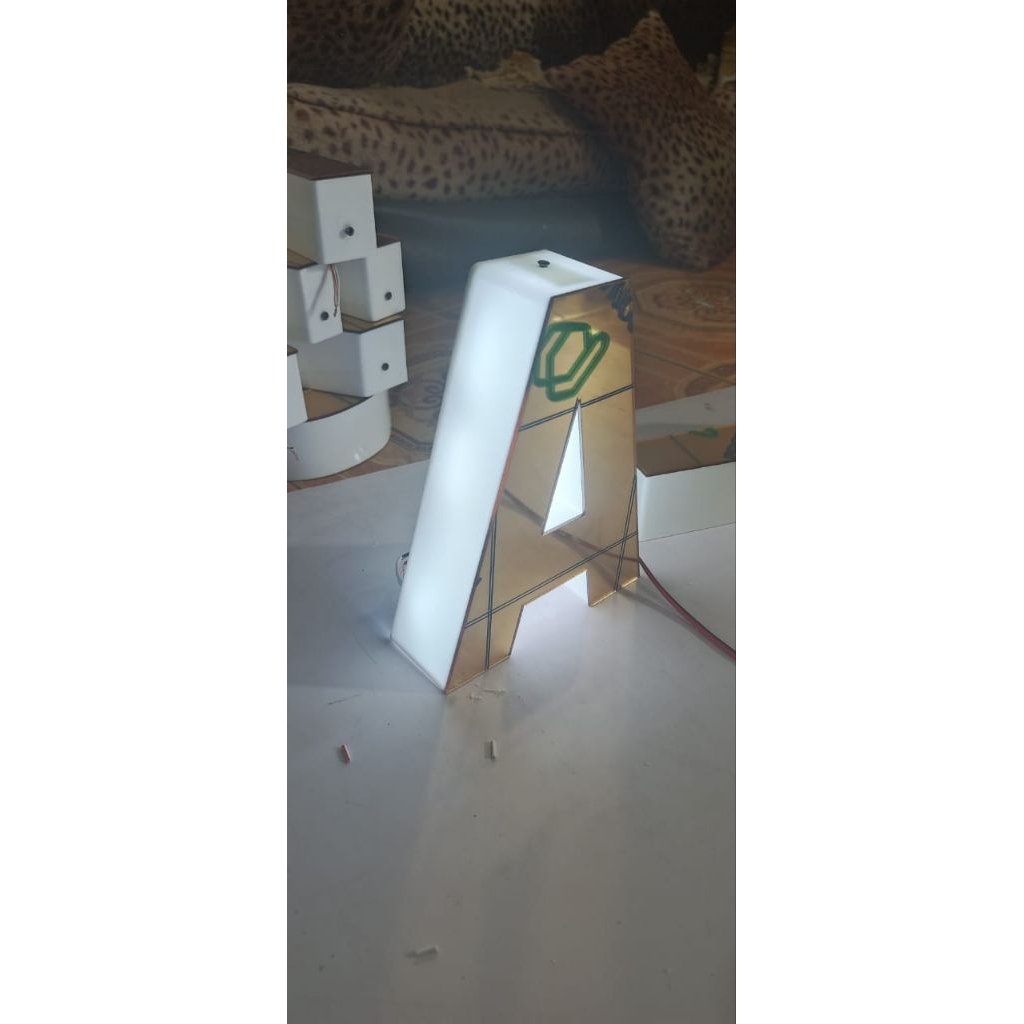 Huruf Timbul Akrilik Lampu 3D  Ketebaln 5 cm
