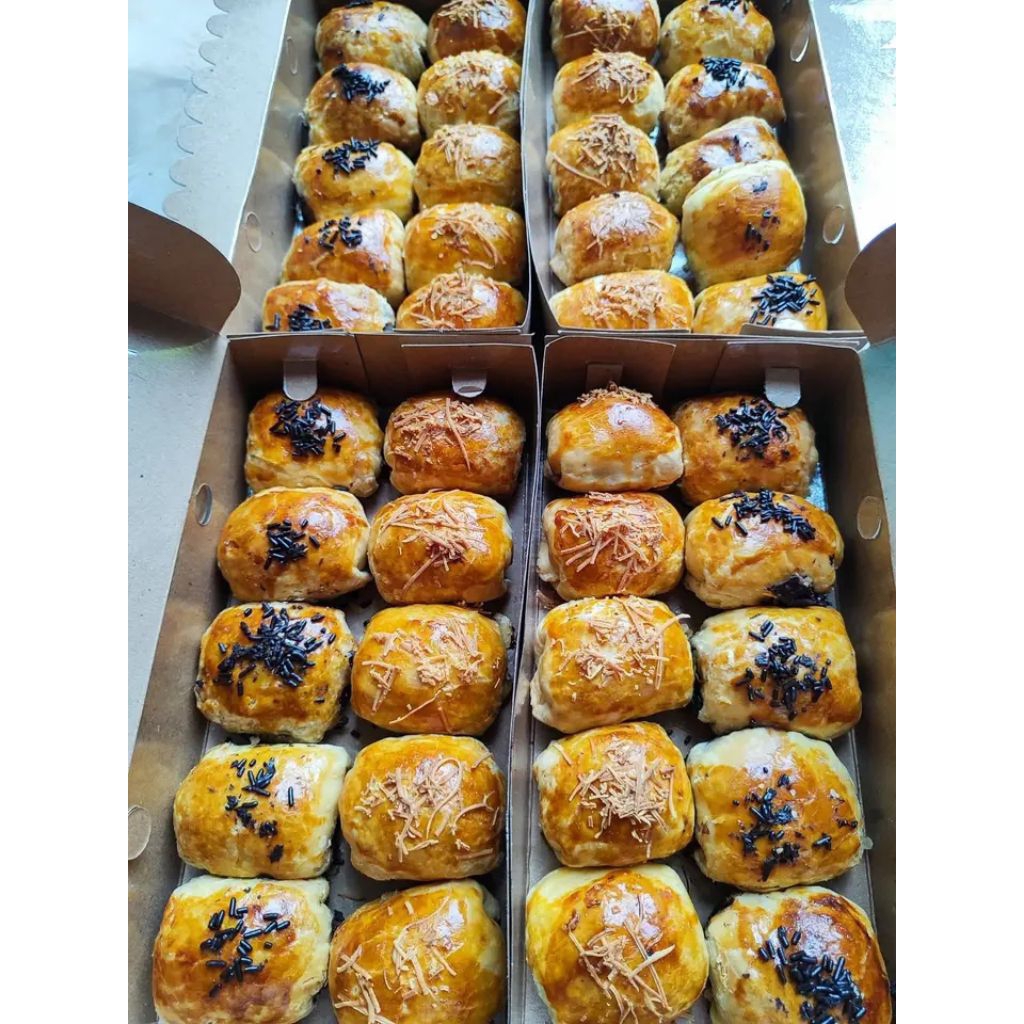 bolen pisang keju coklat mix rasa 1dus isi 10