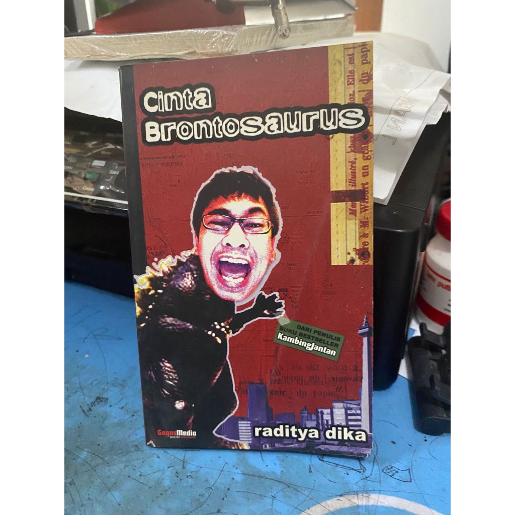 Buku Raditya Dika - Cinta Brontosaurus
