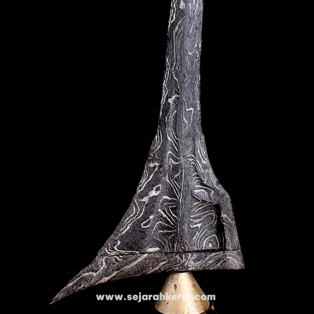Keris Tilam Sari Pamor Kenanga Ginubah Tangguh Tuban TUS