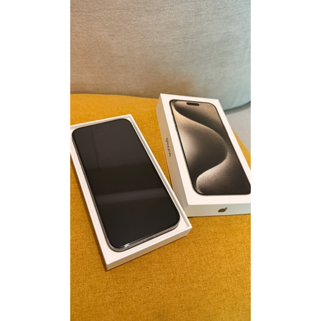 Iphone 15 Pro Max warna Natural Titanium 256Gb Second (pemakaian pribadi)