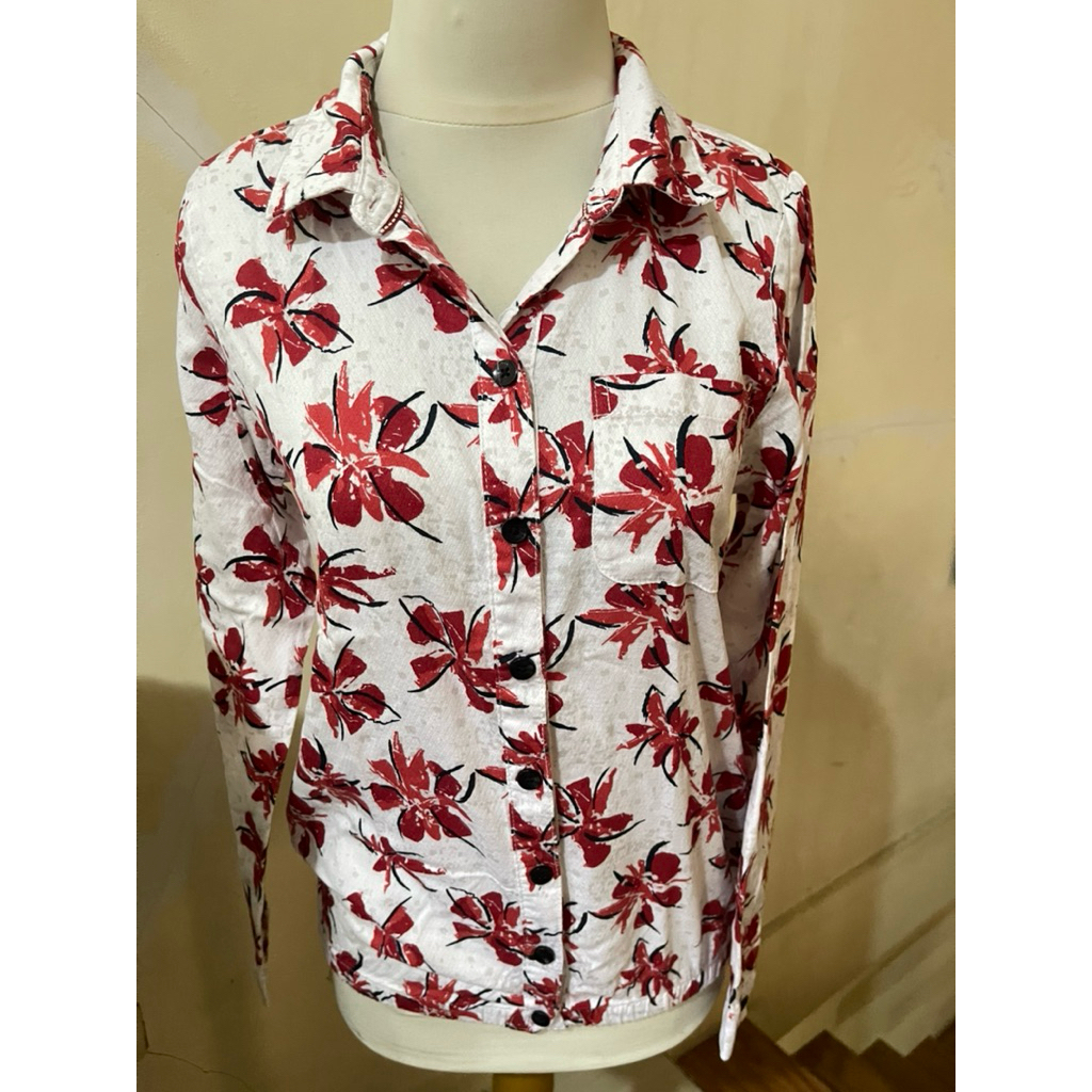 Kemeja motif Bunga Merek AKO