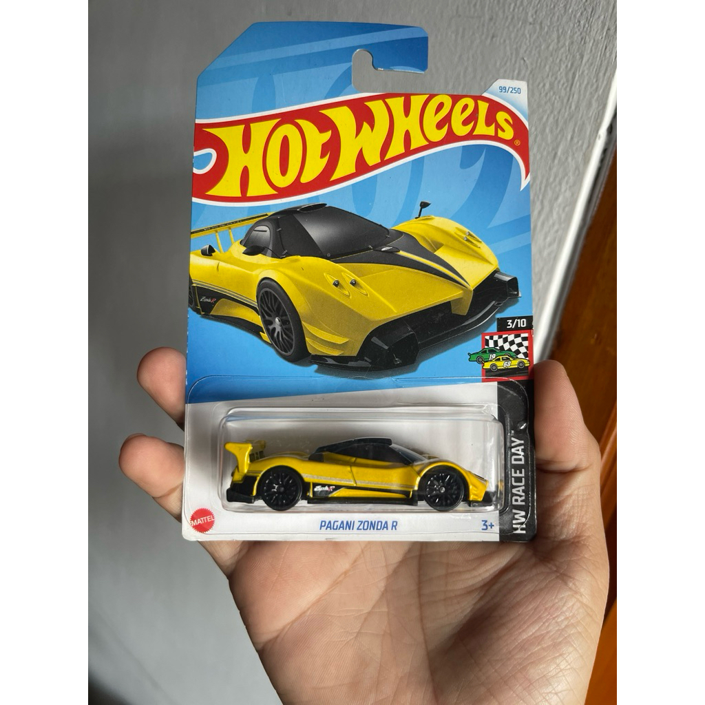 hotwheels pagani zonda yellow