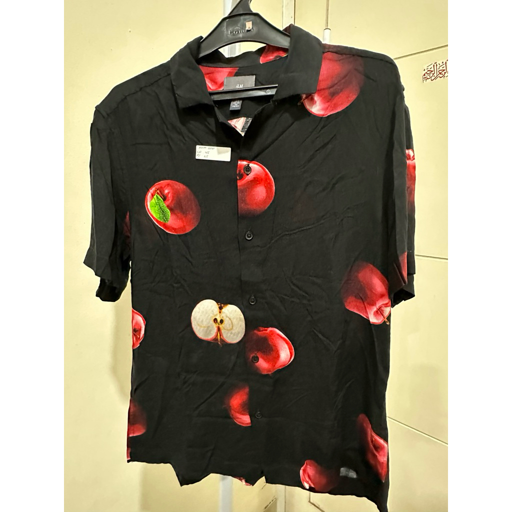 Kemeja HnM Apel Hitam
