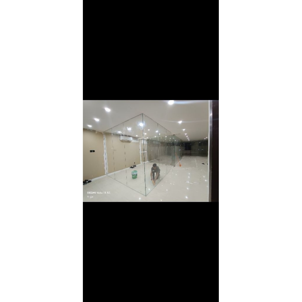 Partisi Kaca Tempered Kantor / Ruangan