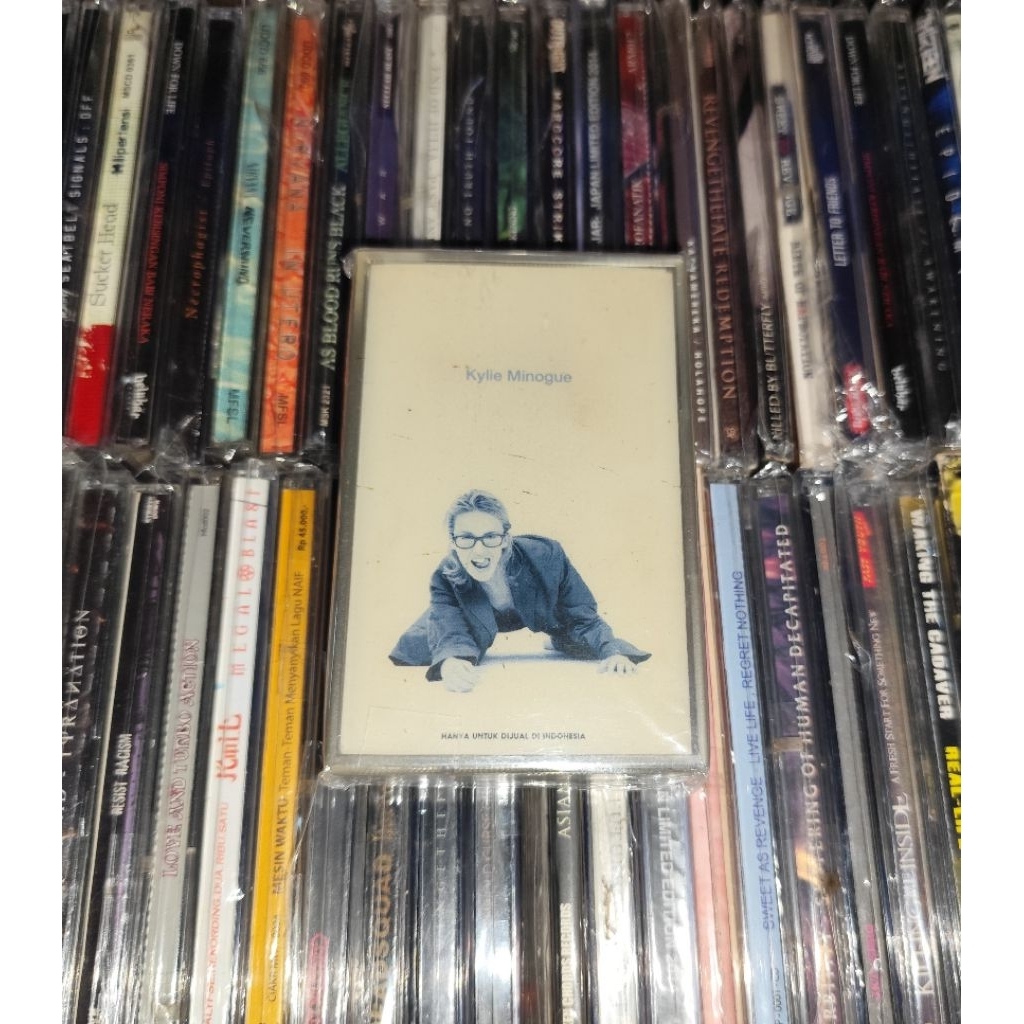 Kaset Kylie Minogue - Kylie Minogue