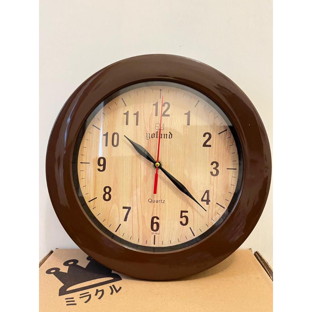 Jam Dinding Yoland motif Kayu Classic Series 2830 Y0LAND