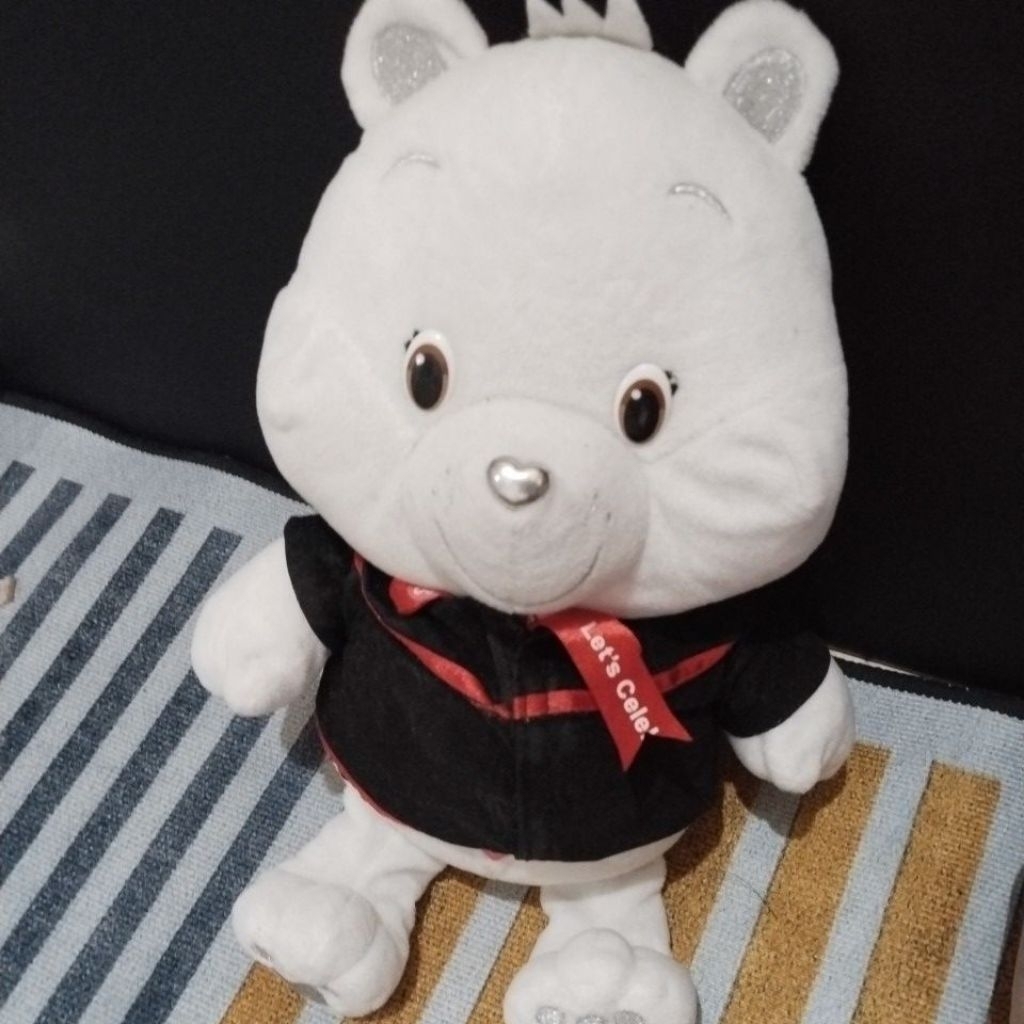 boneka carebear wisuda