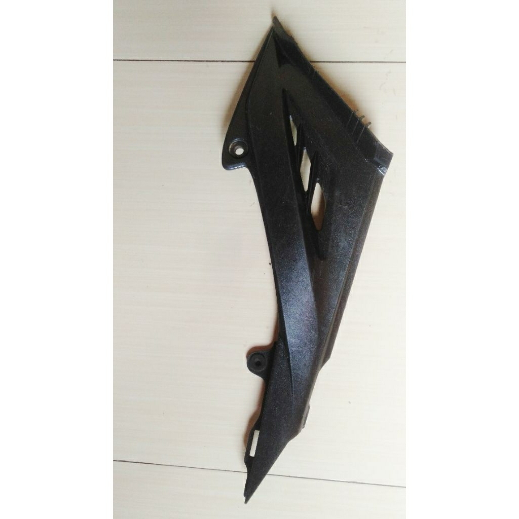 Cover engine sambungan sayap bawah Kawasaki edge sebelah kiri bekas original