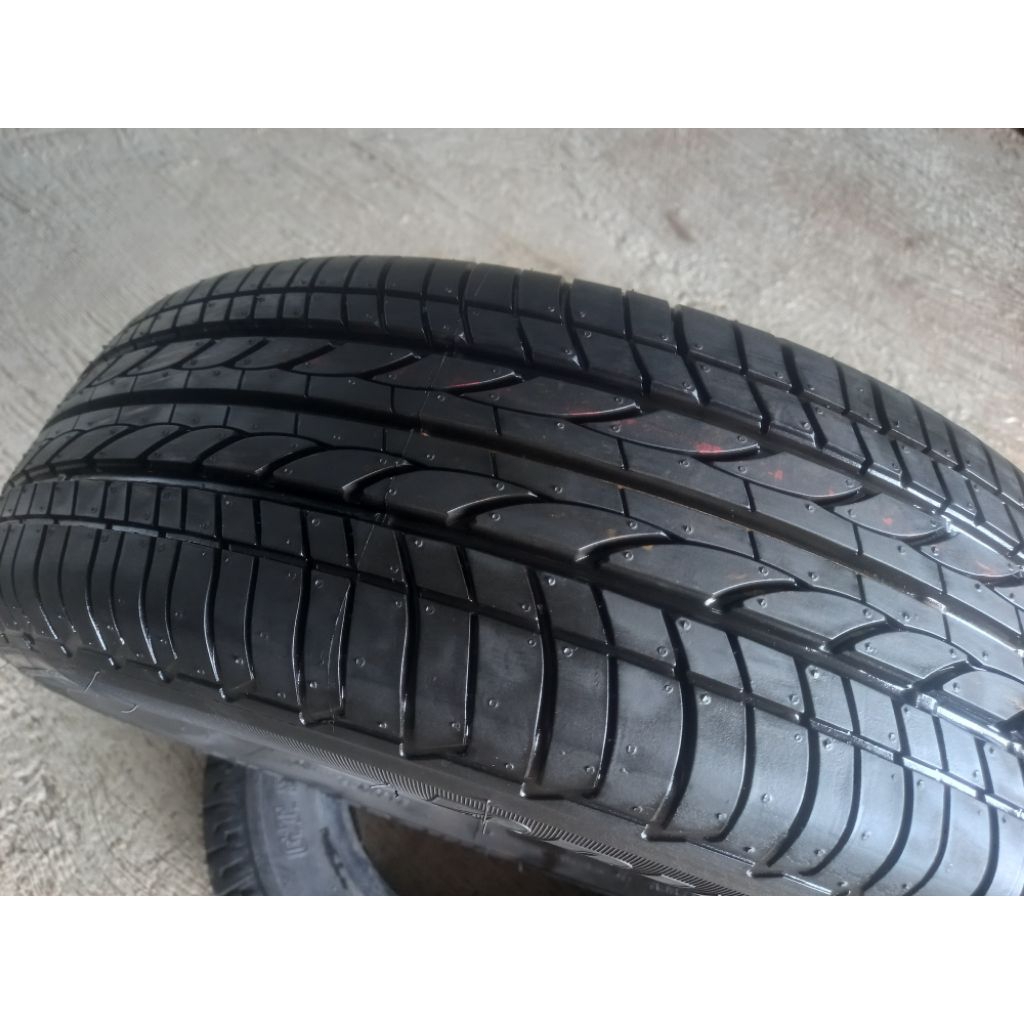 Ban mobil second. Ukuran 185/70/R14, Bridgestone B250