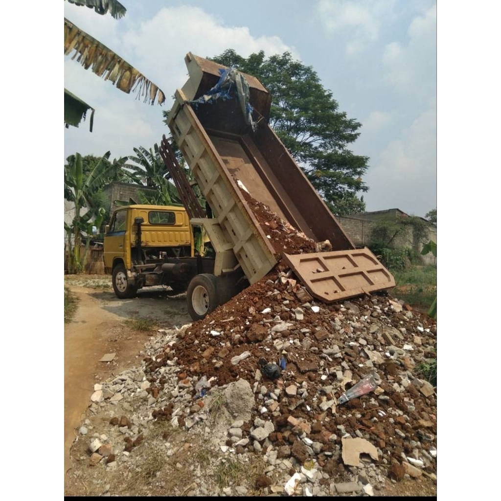 urukan tanah campur puing bangunan
