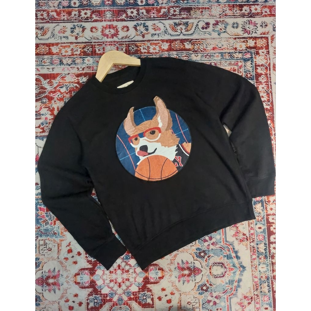 Crewneck campaign x Harris twee -| sweater campaign Beyond closet