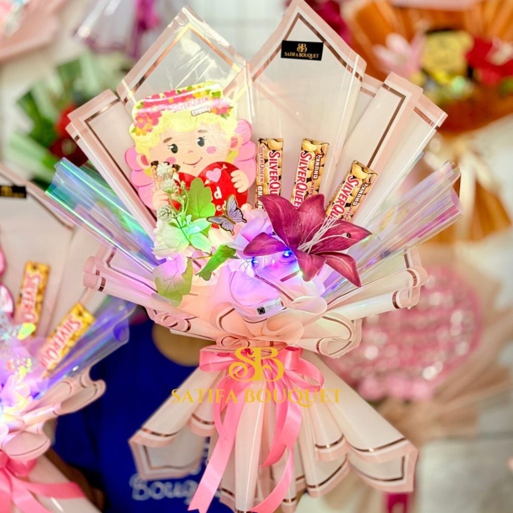 (READY STOCK) Bouquet Coklat Silverqueen Valentine 2026 Gift Boneka Coklat Butterfly Cupid | Bucket 