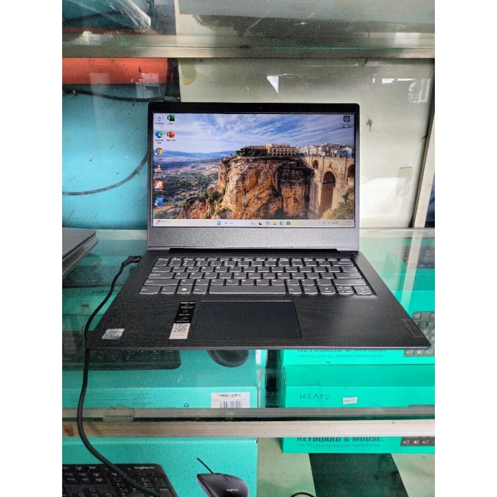 Lenovo Ideapad Slim 3 Core i5 gen 10 Ram 8 gb SSD 256 gb