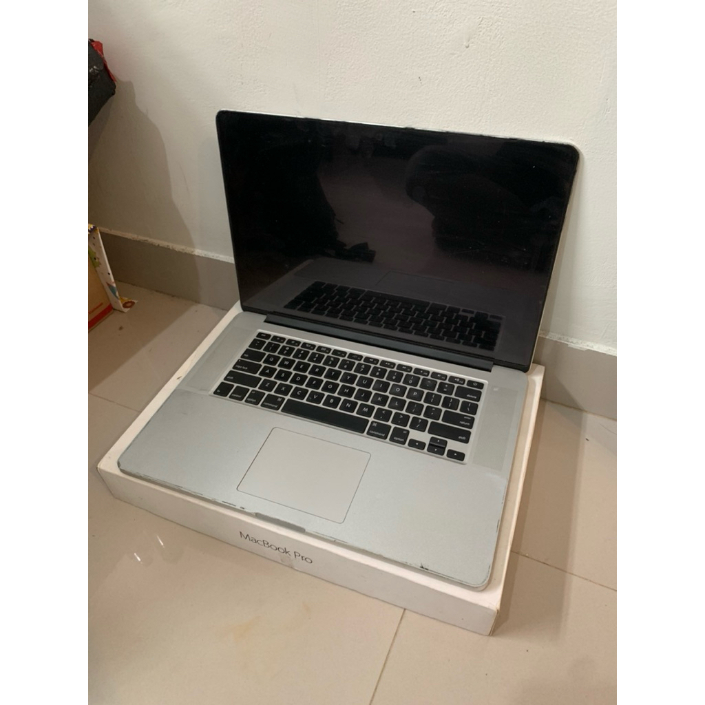 Macbook Pro Retina 15 inch 2015 16/1TB murah minus