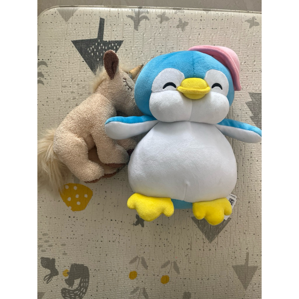 boneka pinguin miniso, little poni gramedi preloved