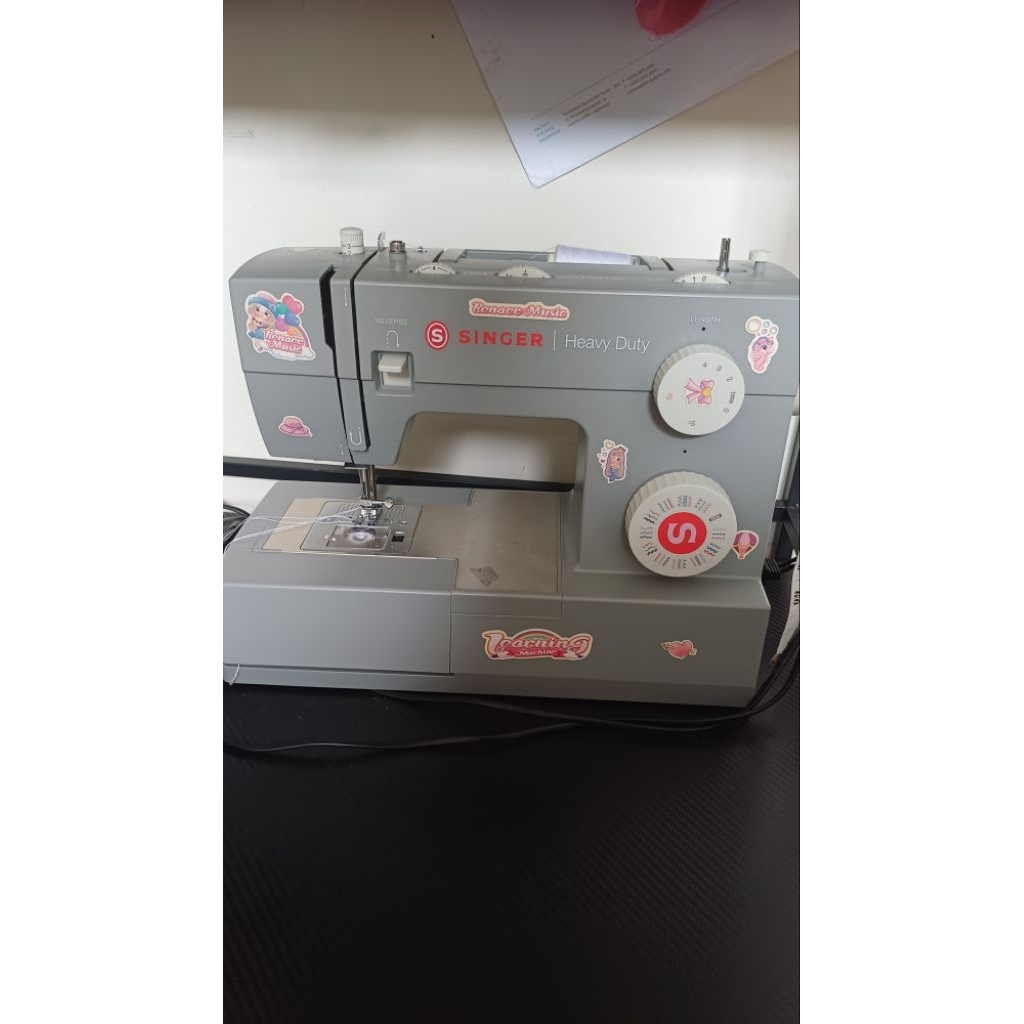 singer heavy duty 4432 like new