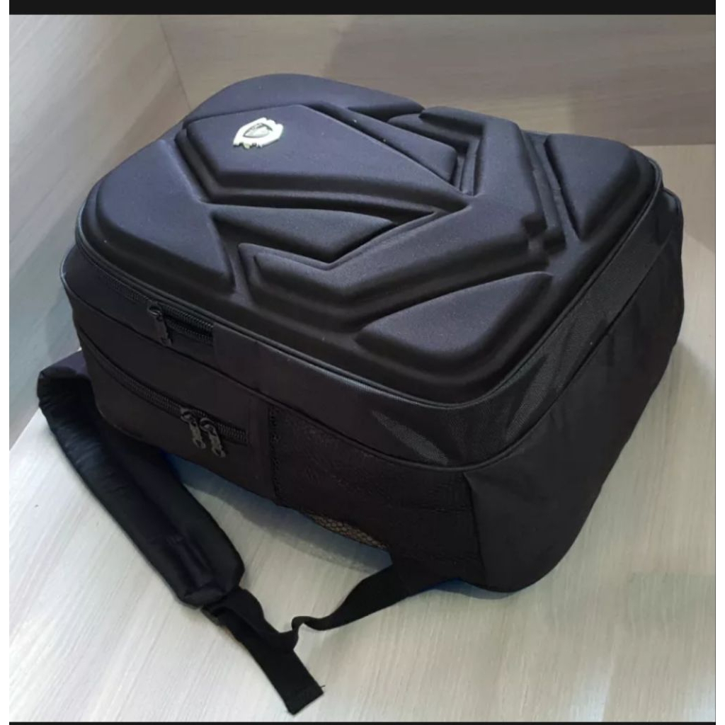 Tas Ransel Embos : Tas Ransel Sekolah & Kuliah Hardcase Anti-Benturan untuk Laptop & Buku