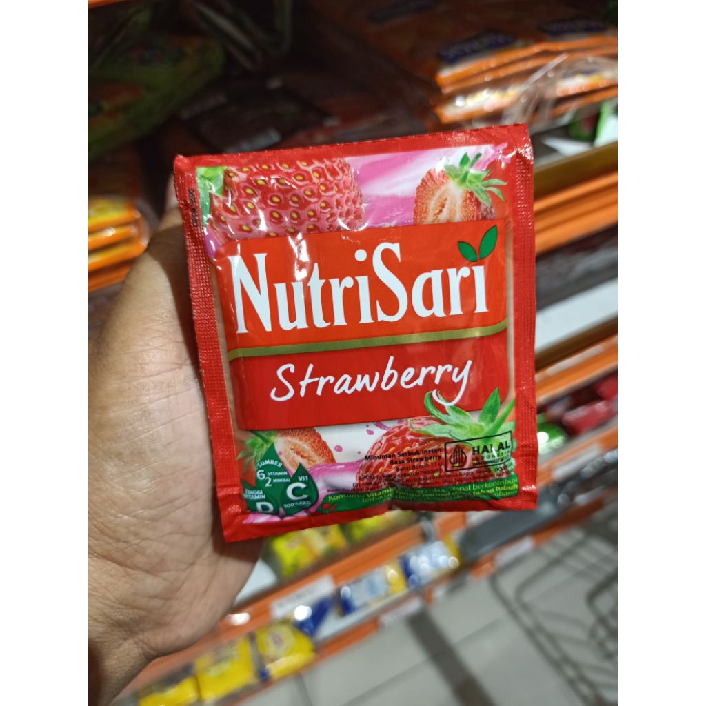 Nutrisari strawberry 1 renteng isi 10 pcs