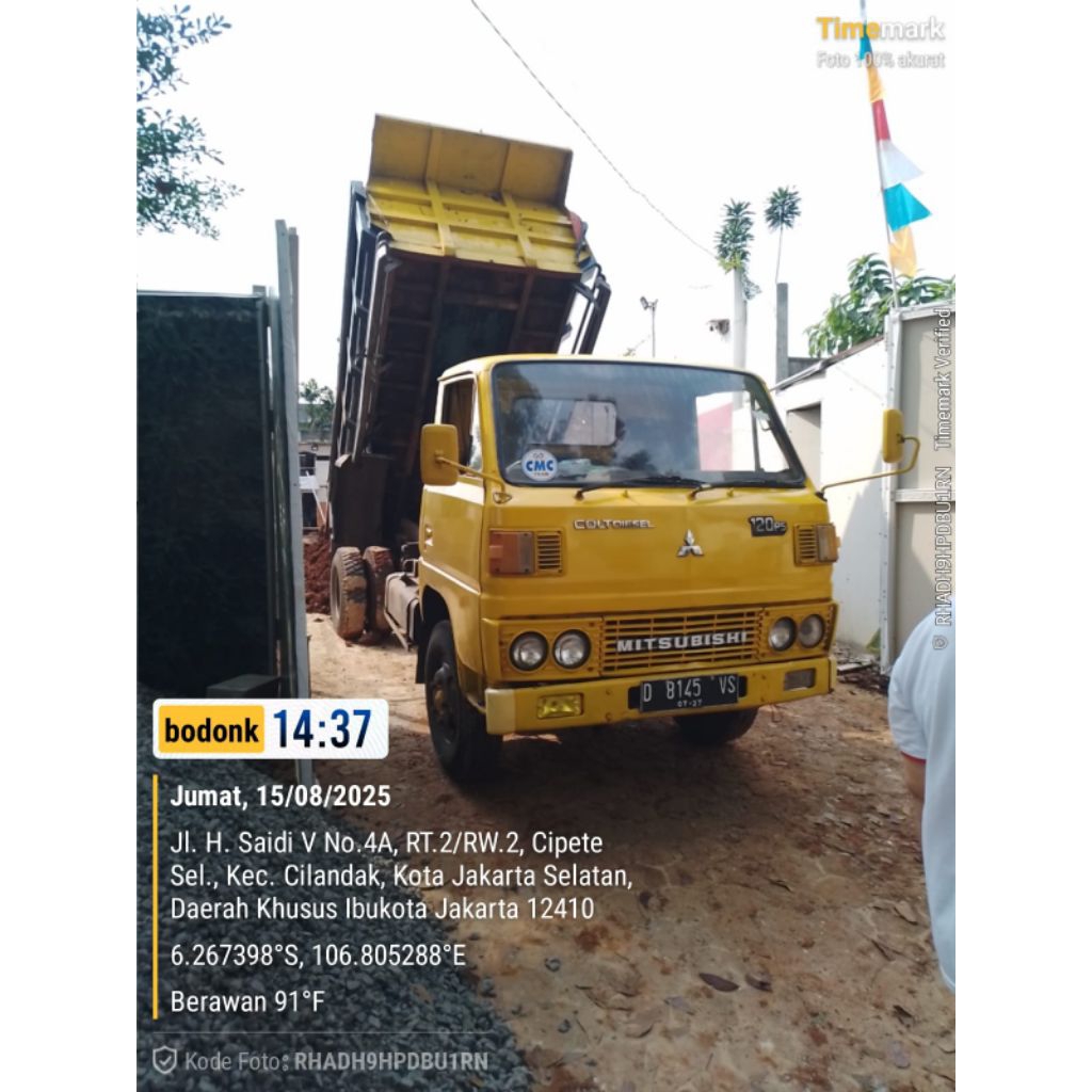 Jasa pengurugan tanah merah