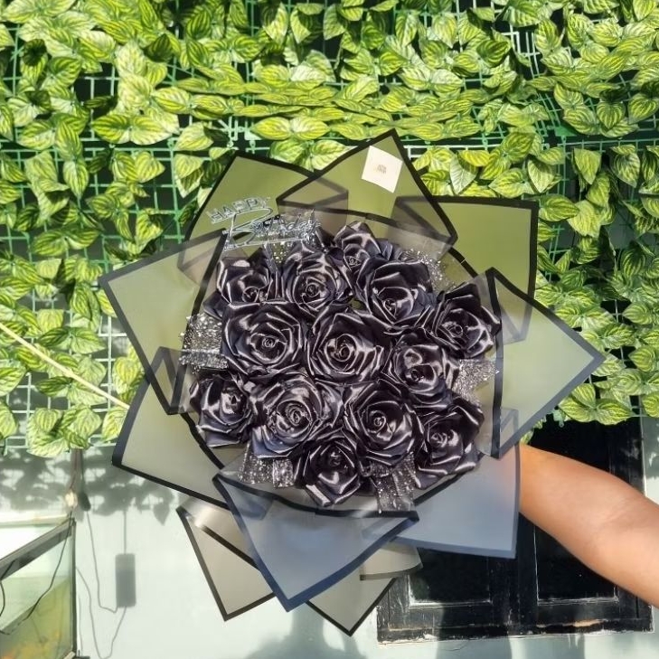 Buket Bunga Mawar Pita Satin Ukuran Besar Hitam Dengan Topper Happy Birthday 13 Tangkai COD  || Buke