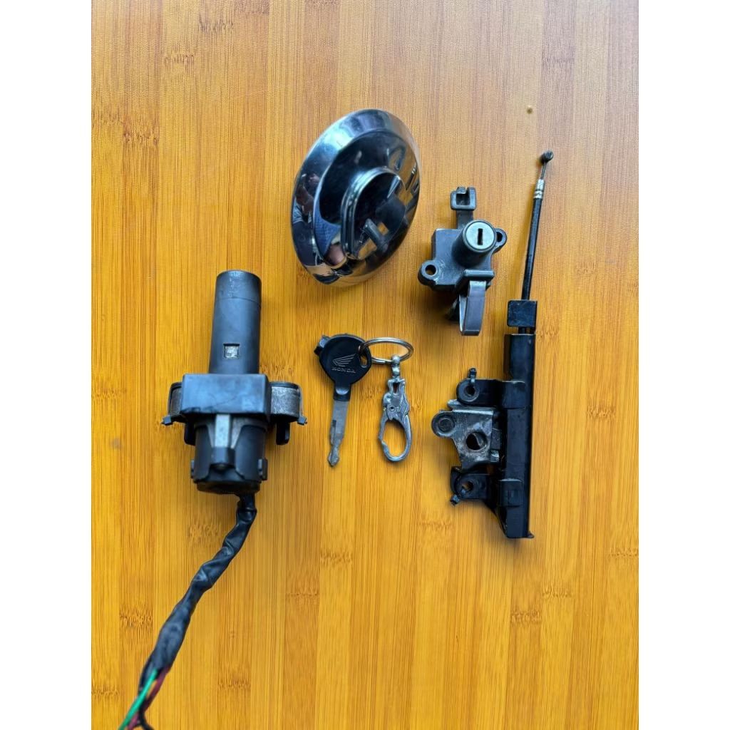 KUNCI SET ORIGINAL COPOTAN HONDA TIGER REVO KONTAK TUTUP TANGKI KUNCI JOK TIGER ORIGINAL