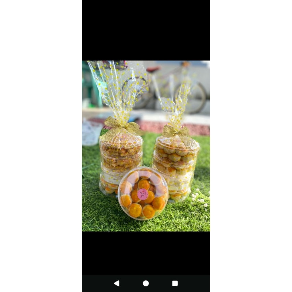 paket kue kering lebaran isi 4 toples.