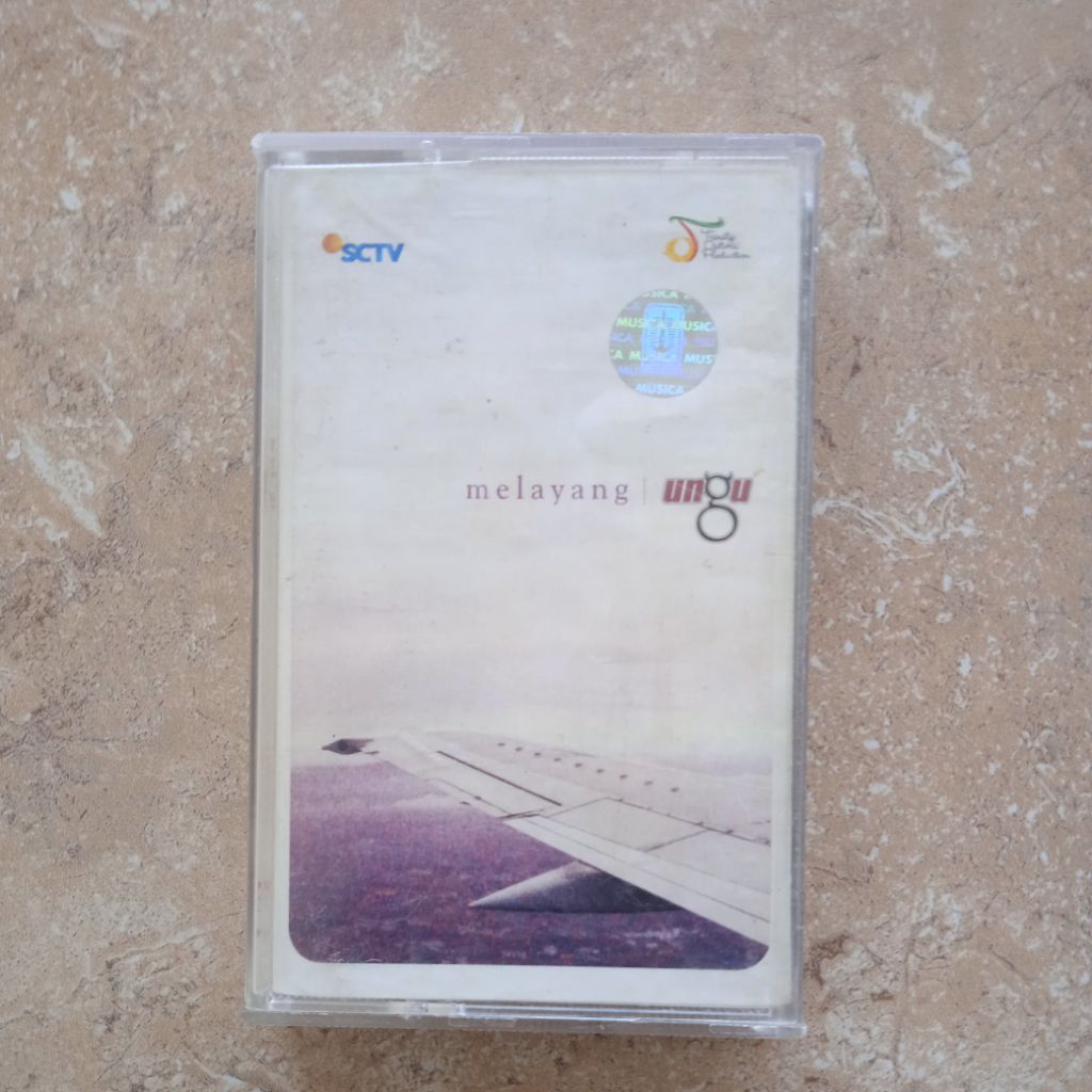 Kaset Pita Ungu "Melayang"